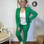 Ce tailleur vous l’adorez tellement qu’il est désormais disponible en boutique en vert Brésil. Veste et pantalon vendus séparément à retrouver également sur notre site web https://subtil50.com/manteau-veste/4733-58912-veste-blazer-diana.html#/33-34_a_48-36/172-couleur-bleu_roi